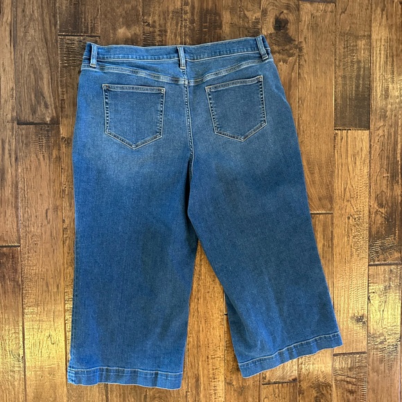 Lands' End Crop Denim Jeans  - Classic Fit - Picture 2 of 3